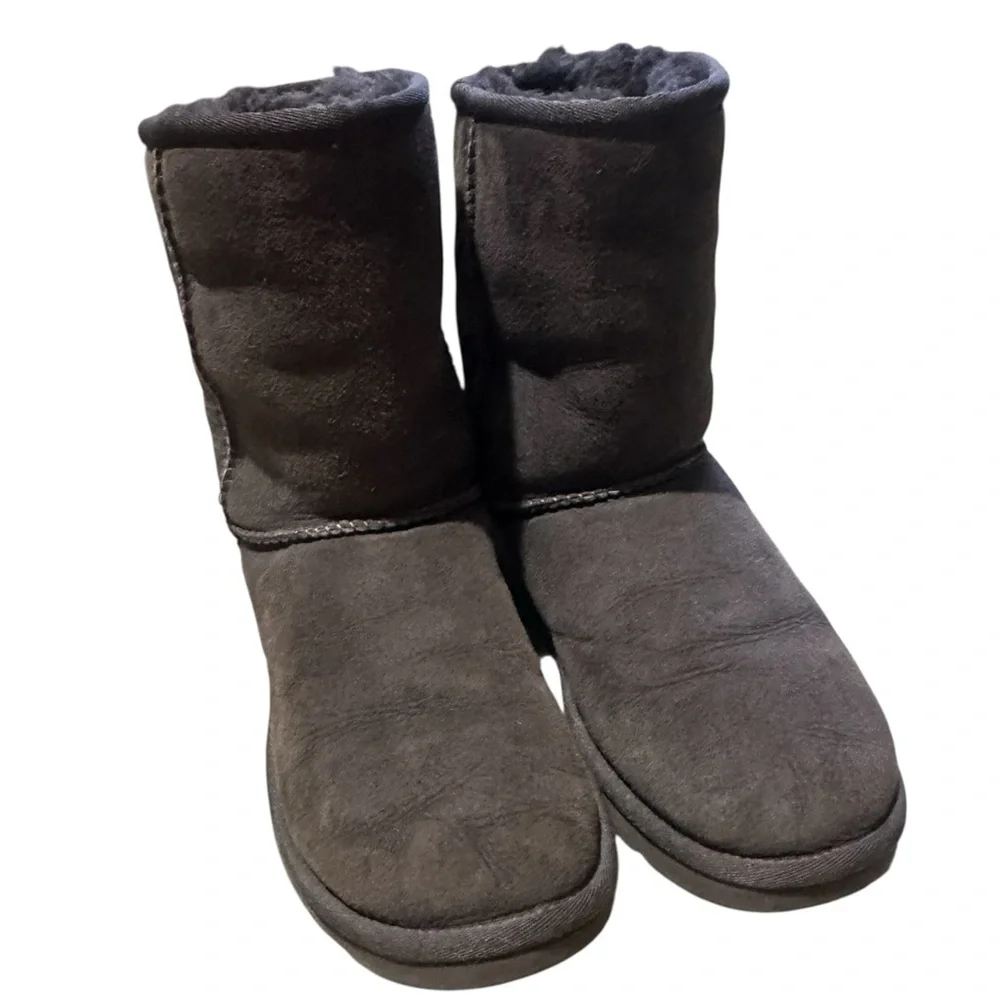 UGG Classic Short Boots Chocolate Brown Sheepskin & Suede Women’s Size 6